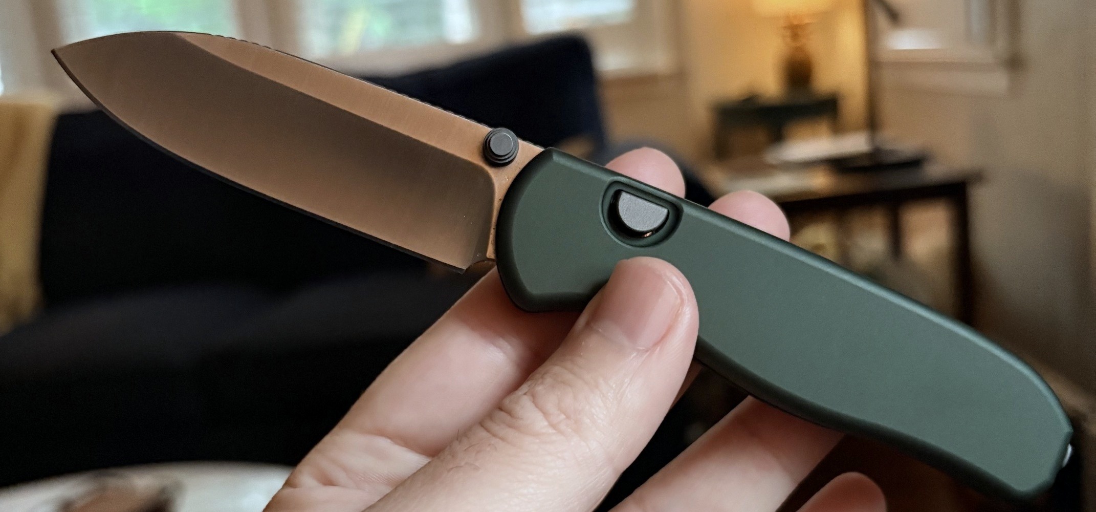 Kizer Drop Bear Zero, British Racing Green aluminum scales, satin M390 blade