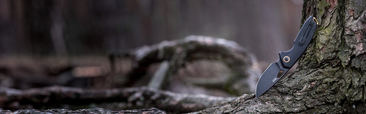 GiantMouse ACE Tribeca in a forest — liner lock folder