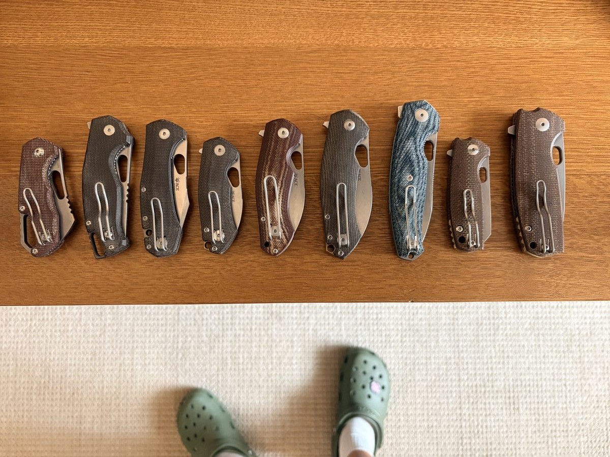 Row of small GiantMouse ACE folders — Voxnaes design collection
